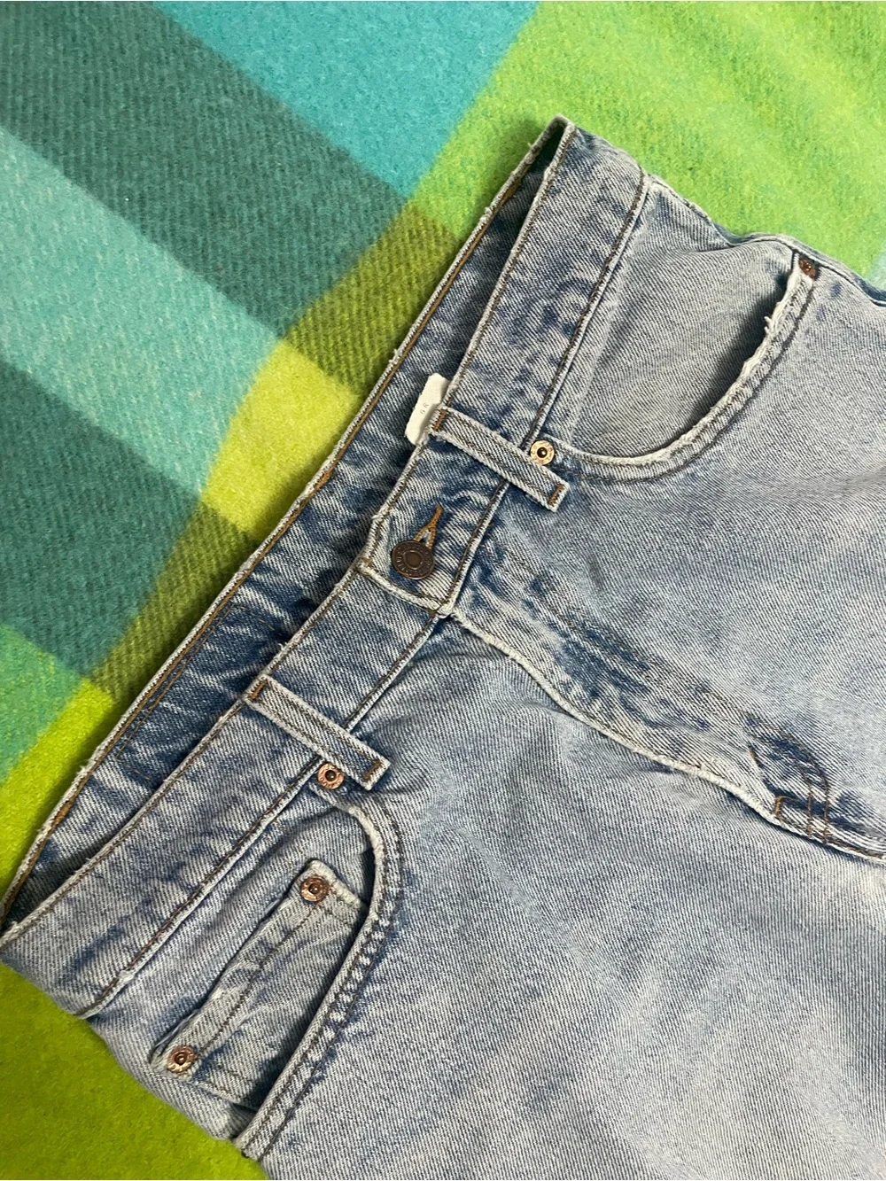 Vintage Levi's 550 Made In USA Paper Tag Relaxed Fit Lightwash jeans Men’s